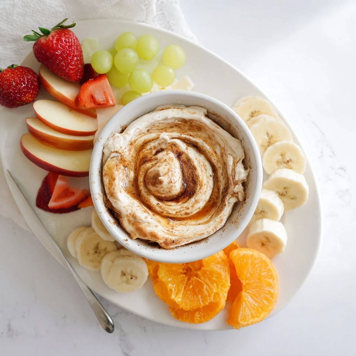 Healthy Greek Yogurt Cinnamon Roll Dip
